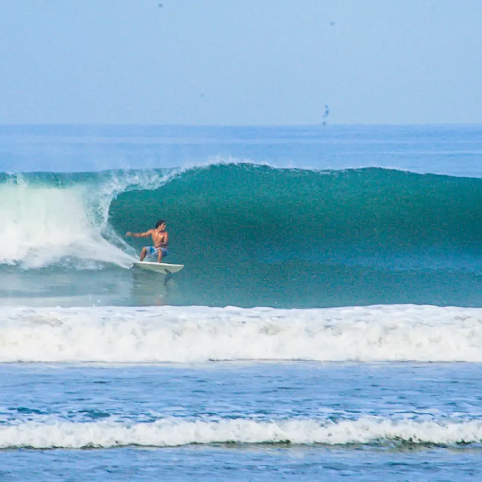 A surfer setting a line under the lip at Las Tunas