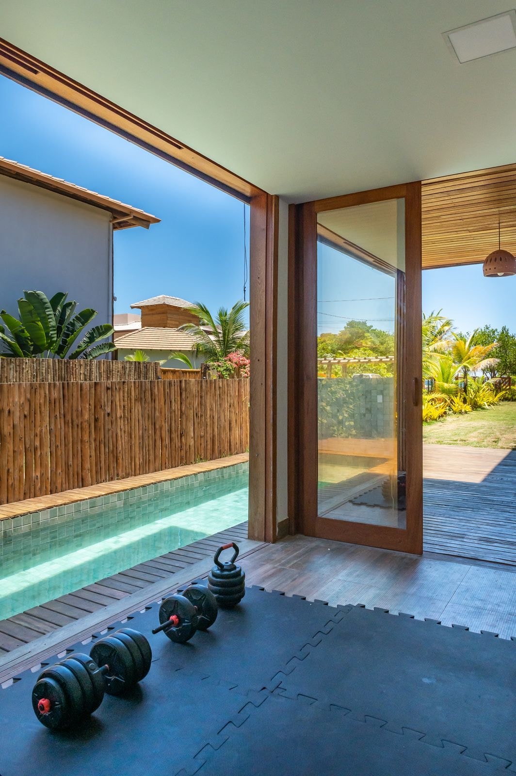 Weights on a mat in a covered space opening onto the plunge pool